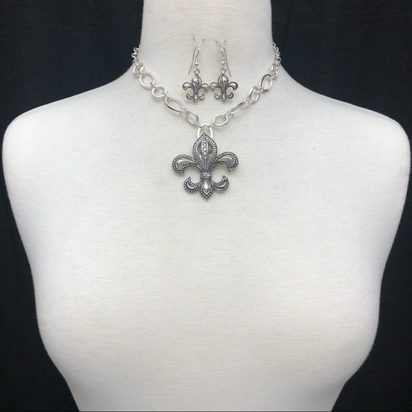 Fleur De Lis Silver Necklace Earrings Set - Picture 2 of 2